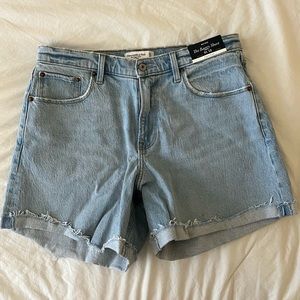 NEW Abercrombie Curve Love Mid Rise Short